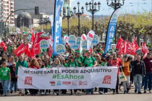 El colectivo docente llena las calles de Santander