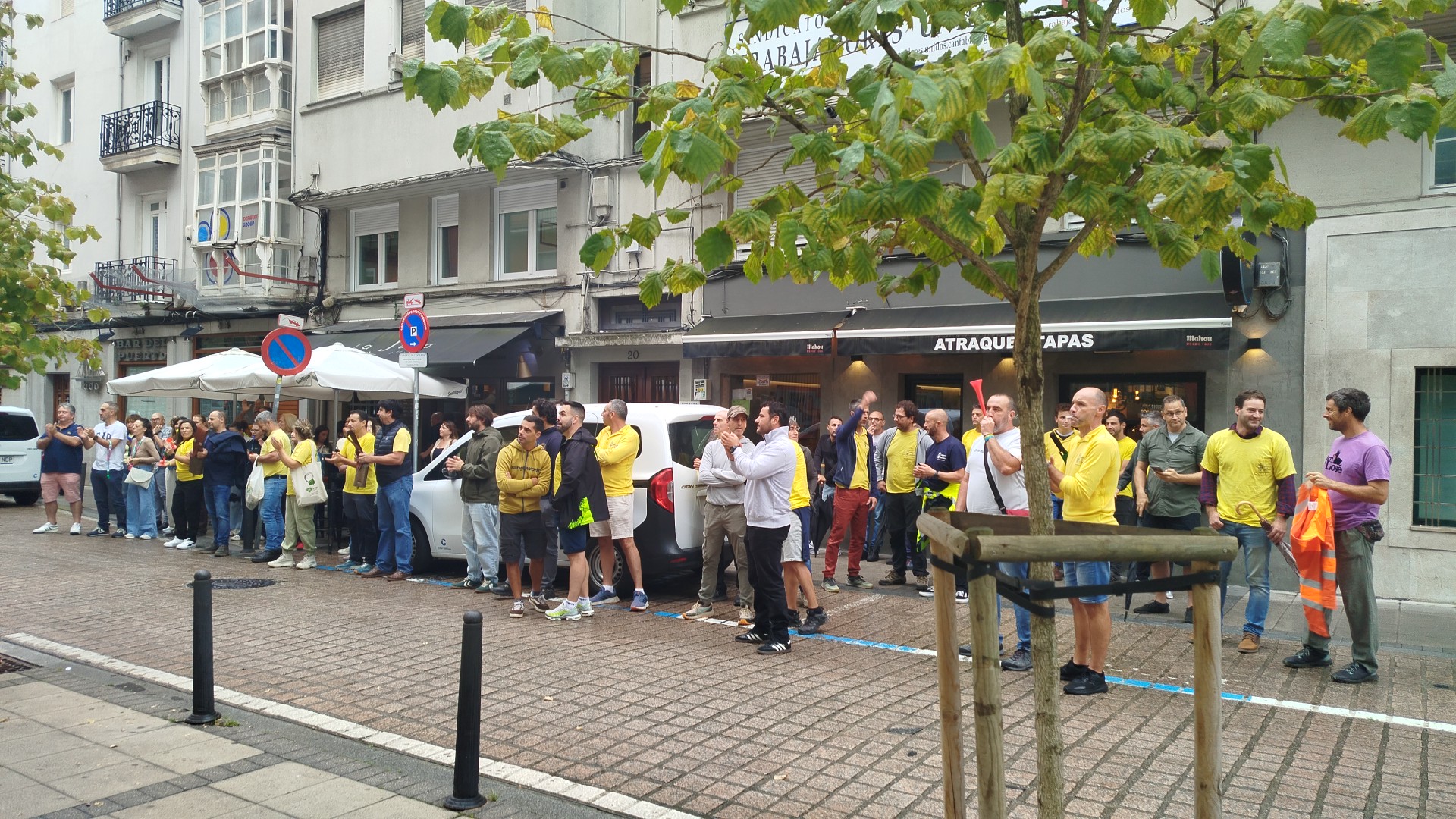 El comité del Gobierno de Cantabria afronta su tercer día de encierro y sigue sin recibir respuesta a sus peticiones