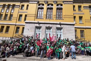 Seguimiento mayoritario en la primera jornada de huelga docente en Cantabria