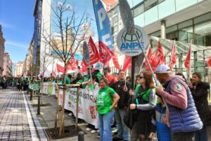 Gran participación de la huelga docente en Cantabria.