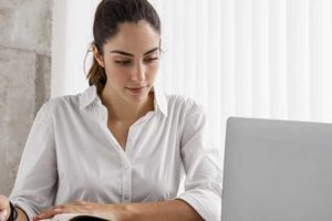 Cursos tutorizados para la formación permanente del profesorado y sobre el desarrollo de la función directiva